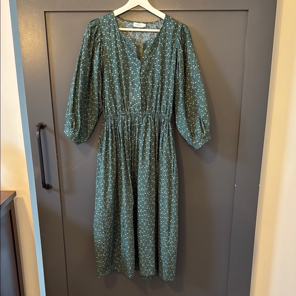 Cyrillus Green Midi Sundress with V-Neck and Bishop Sleeves